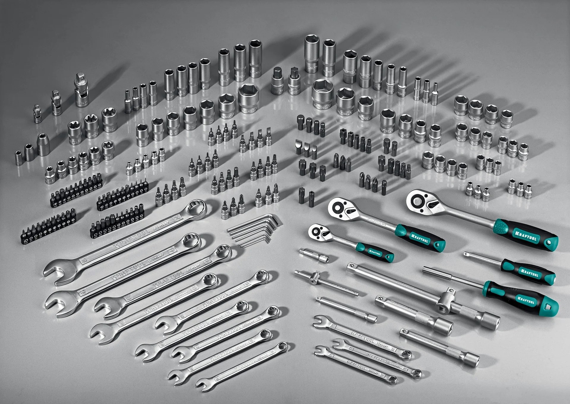 Универсальный набор инструмента KRAFTOOL X Drive, 216 предм., (1/2″+3/8″+1/4″) (27888-H216)