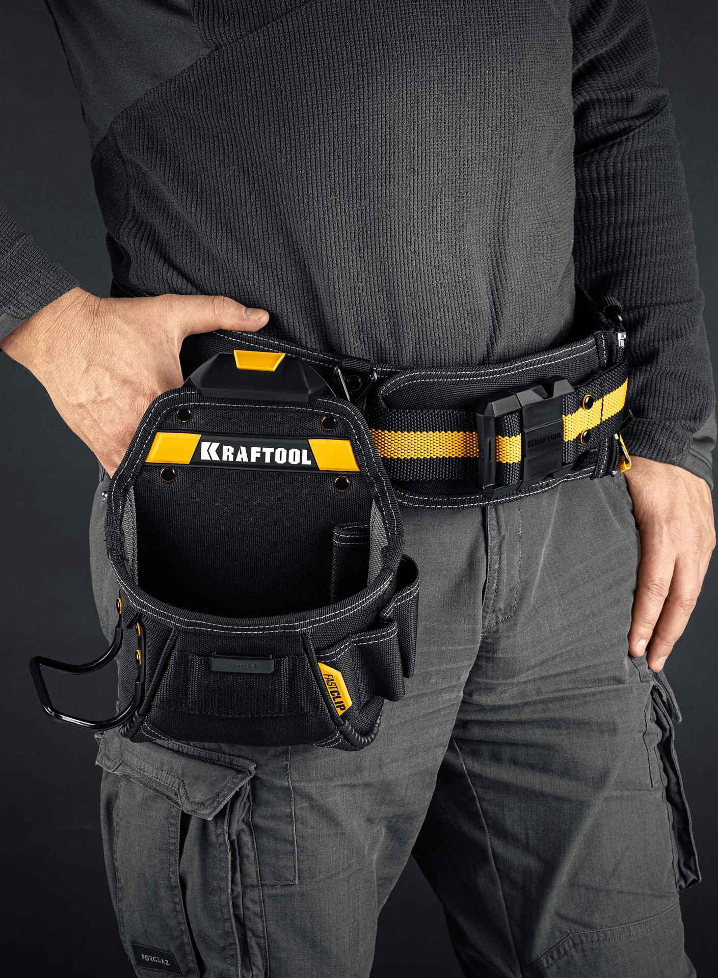 Поясная сумка KRAFTOOL KP-6, с быстросъёмным креплением FastClip, 240 х 250 мм (38775) Поясная сумка KRAFTOOL KP-6, с быстросъёмным креплением FastClip, 240 х 250 мм (38775)