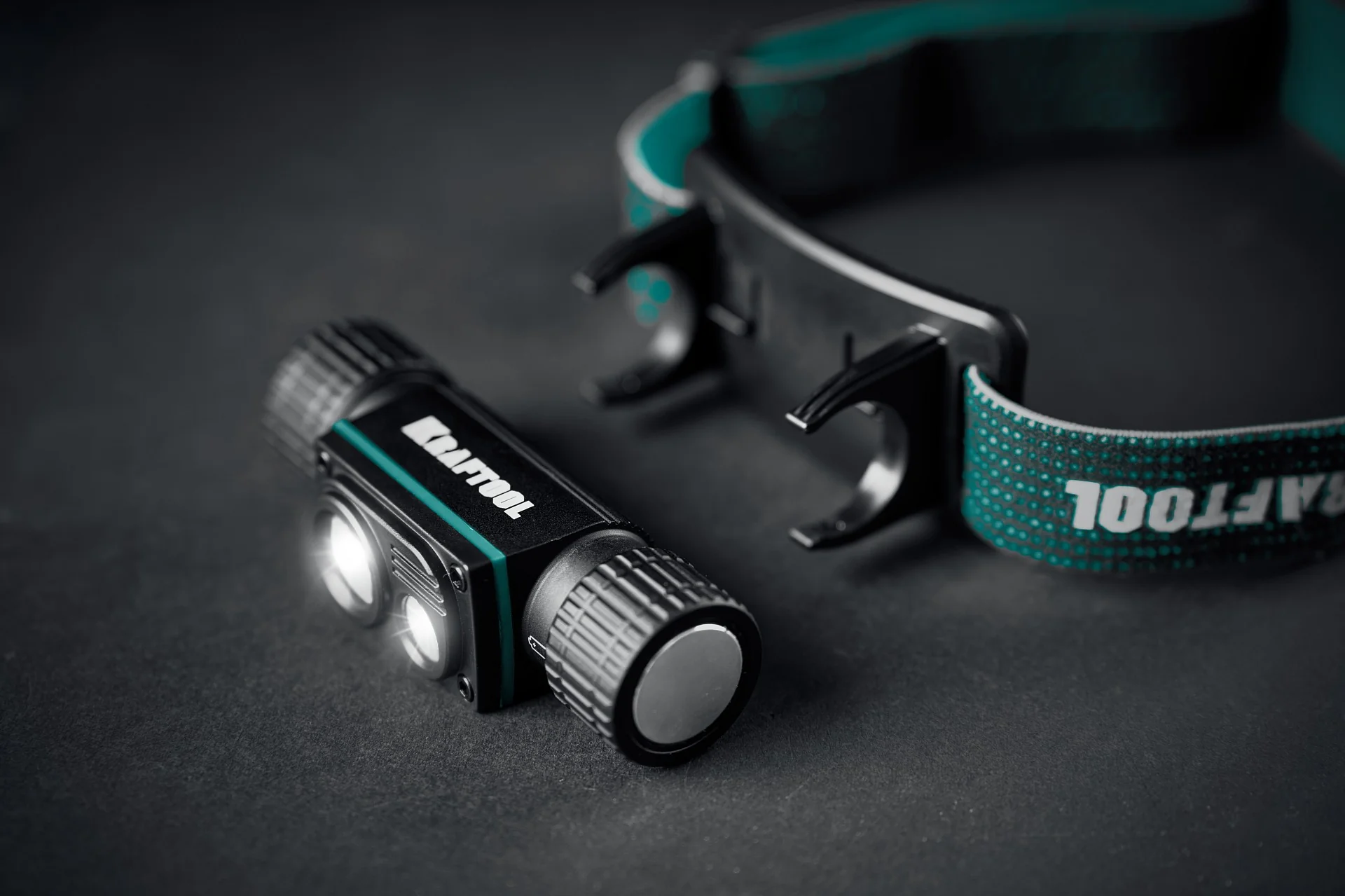 Универсальный набор инструмента KRAFTOOL GRAND-131, 131 предм., (1/2″+1/4″) (27978-H131)