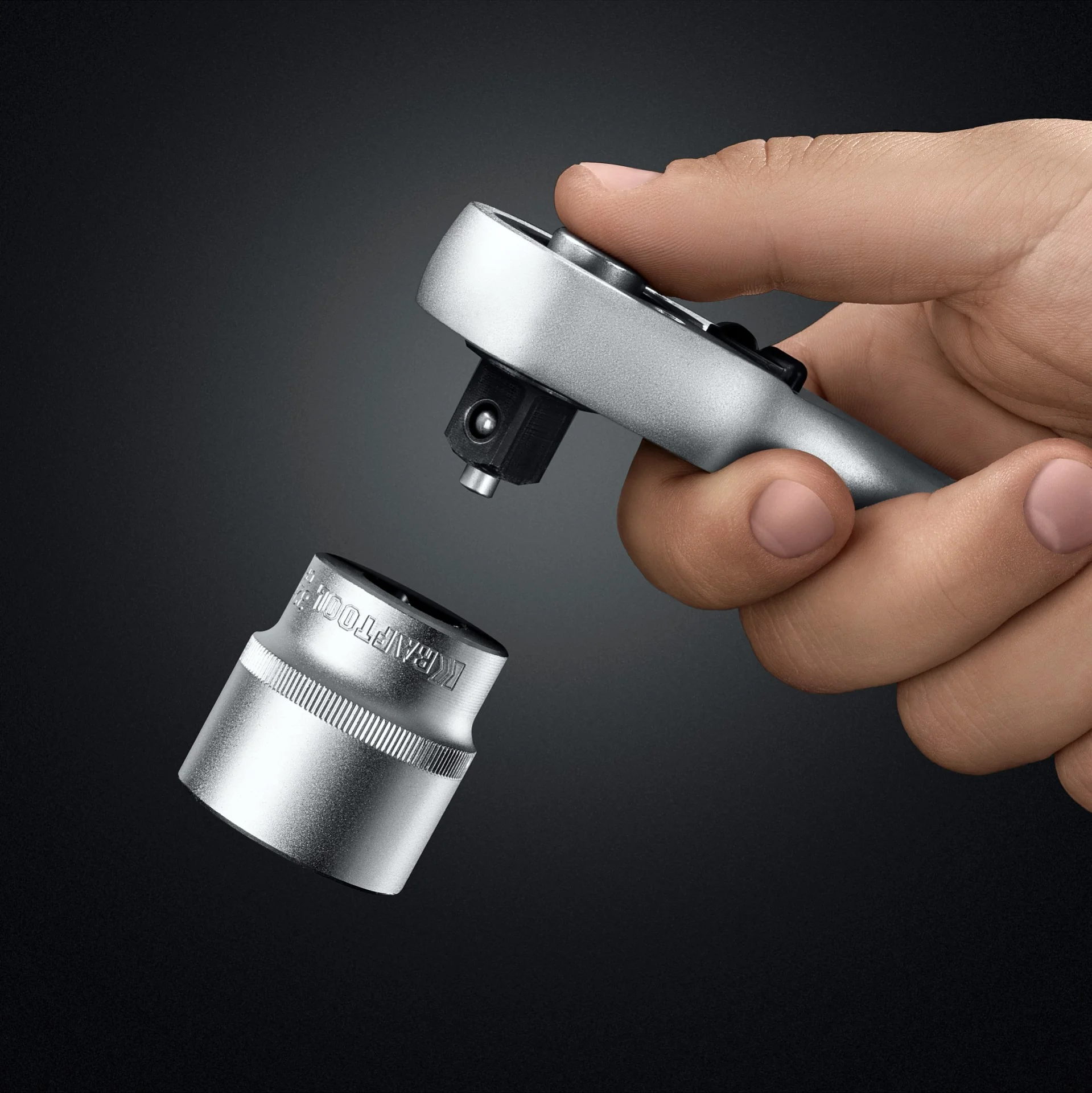 Универсальный набор инструмента KRAFTOOL EXTREM-142, 142 предм., (1/2″+3/8″+1/4″) (27889-H142)