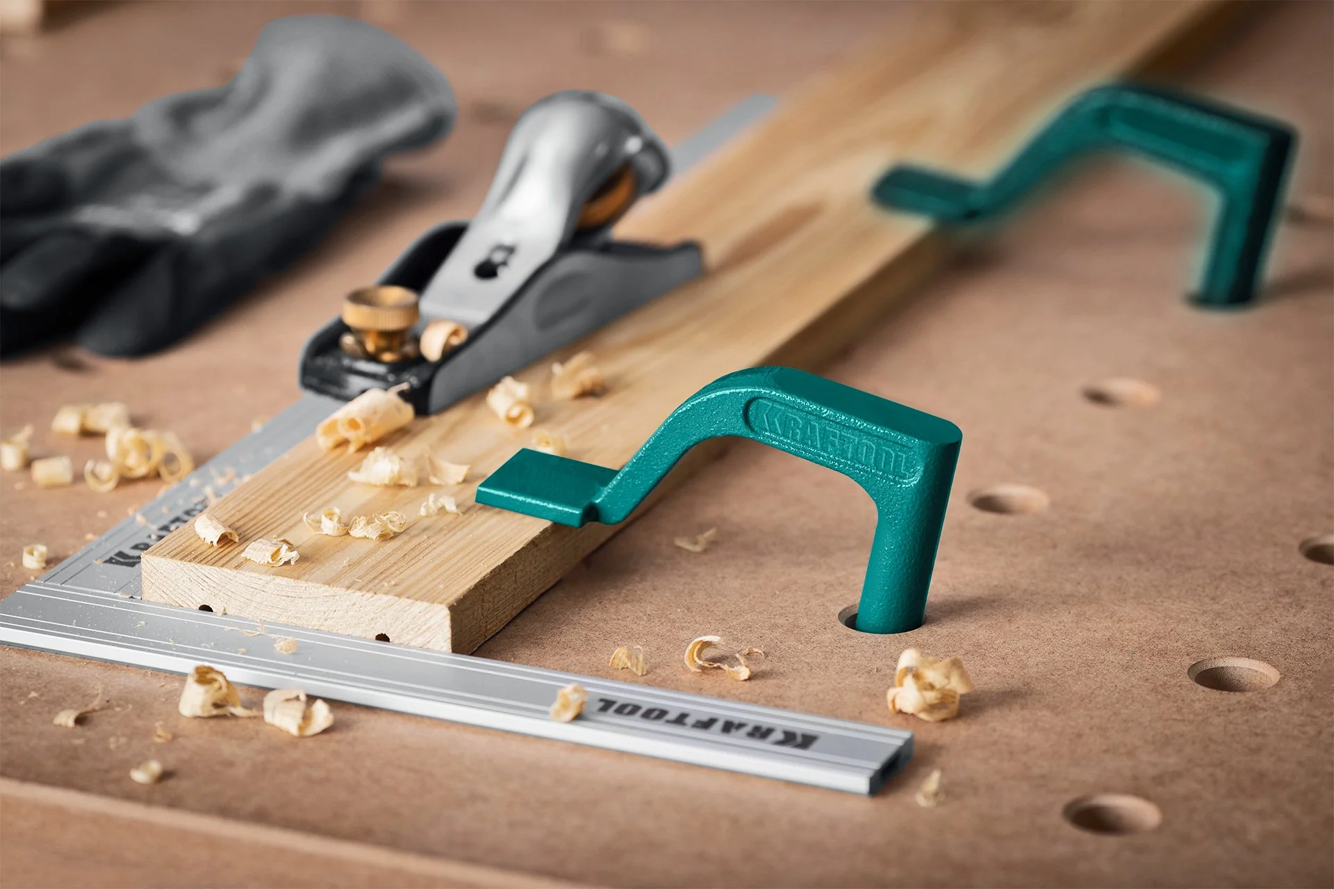 Верстачный прижим KRAFTOOL KRAFTFLEX MFT-HDC 200/110 в отверстия 20 мм (32803)