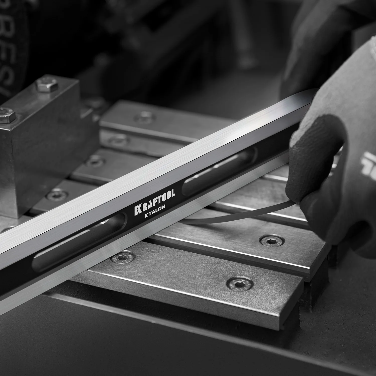 Линейка поверочная KRAFTOOL 600 х 35 х 16 мм, класс точности 1 (34277)