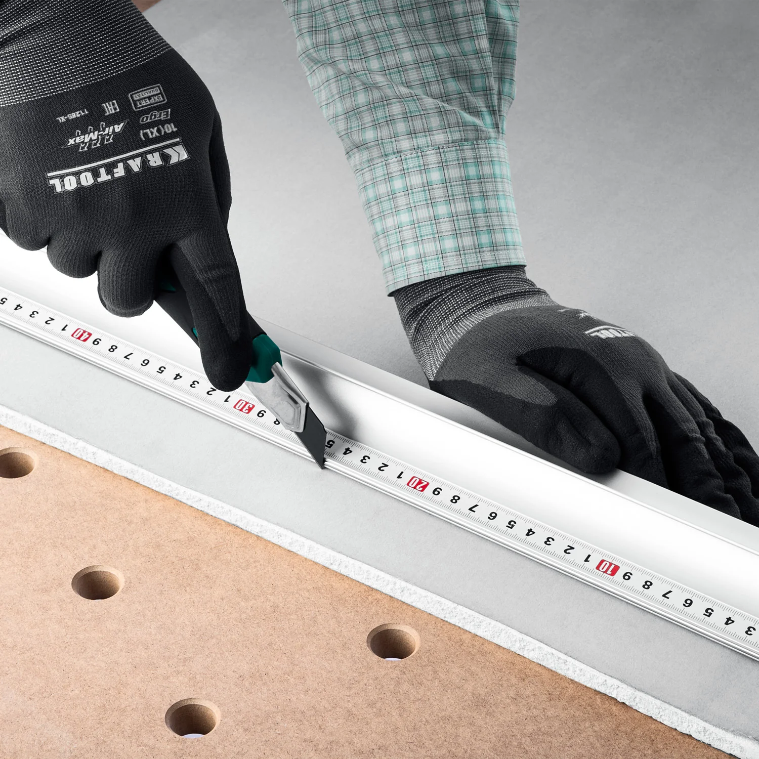 Линейка алюминиевая усиленная KRAFTOOL 1.5 м, со стальной направляющей (34275-150)